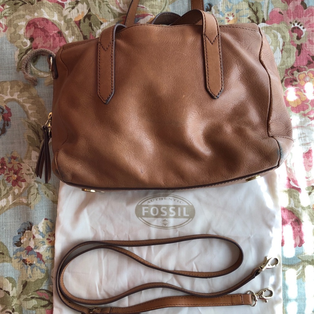Tan Fossil purse with crossbody strap